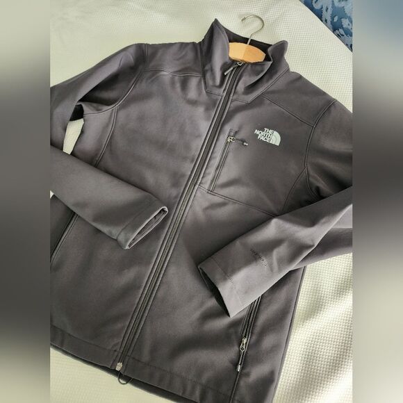 The North Face Men's Dark Black Performance Jacket - Picture 9 of 15
